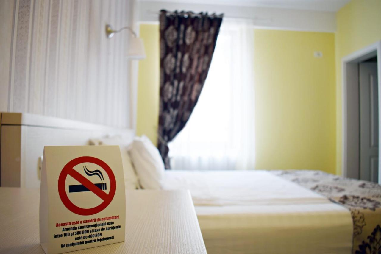 French Boutique Hotel Брашов Екстериор снимка