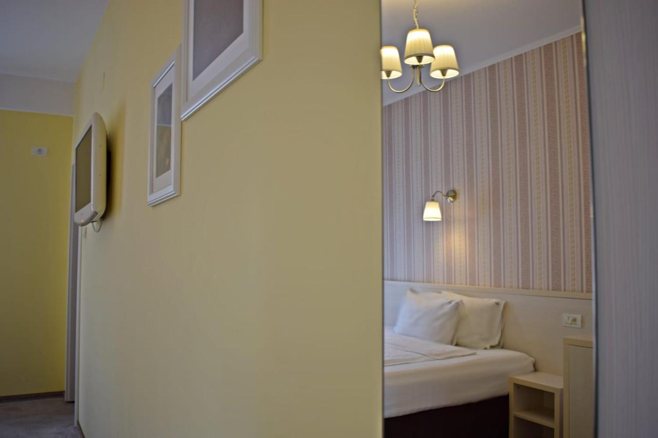 French Boutique Hotel Брашов Екстериор снимка