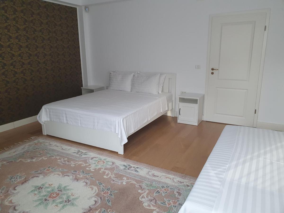 French Boutique Hotel Брашов Екстериор снимка