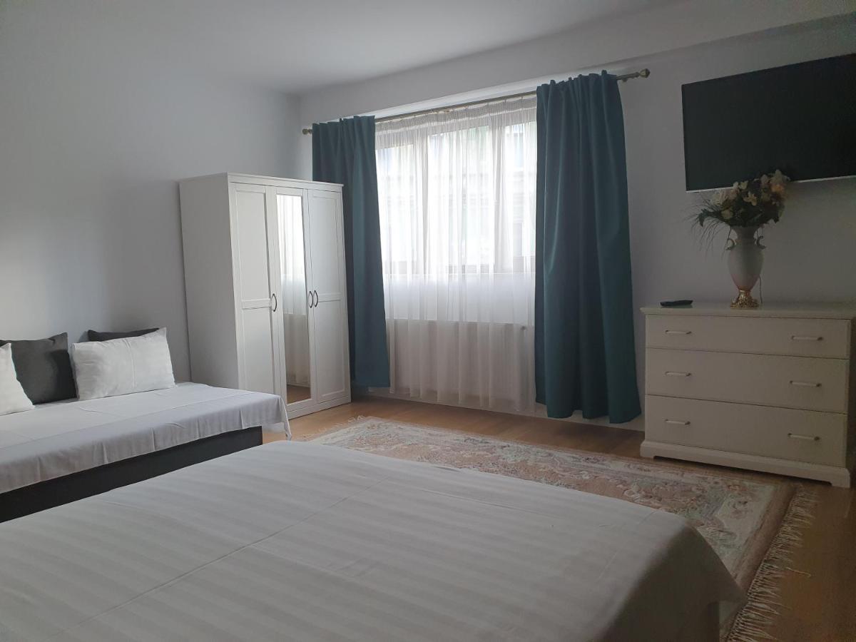 French Boutique Hotel Брашов Екстериор снимка