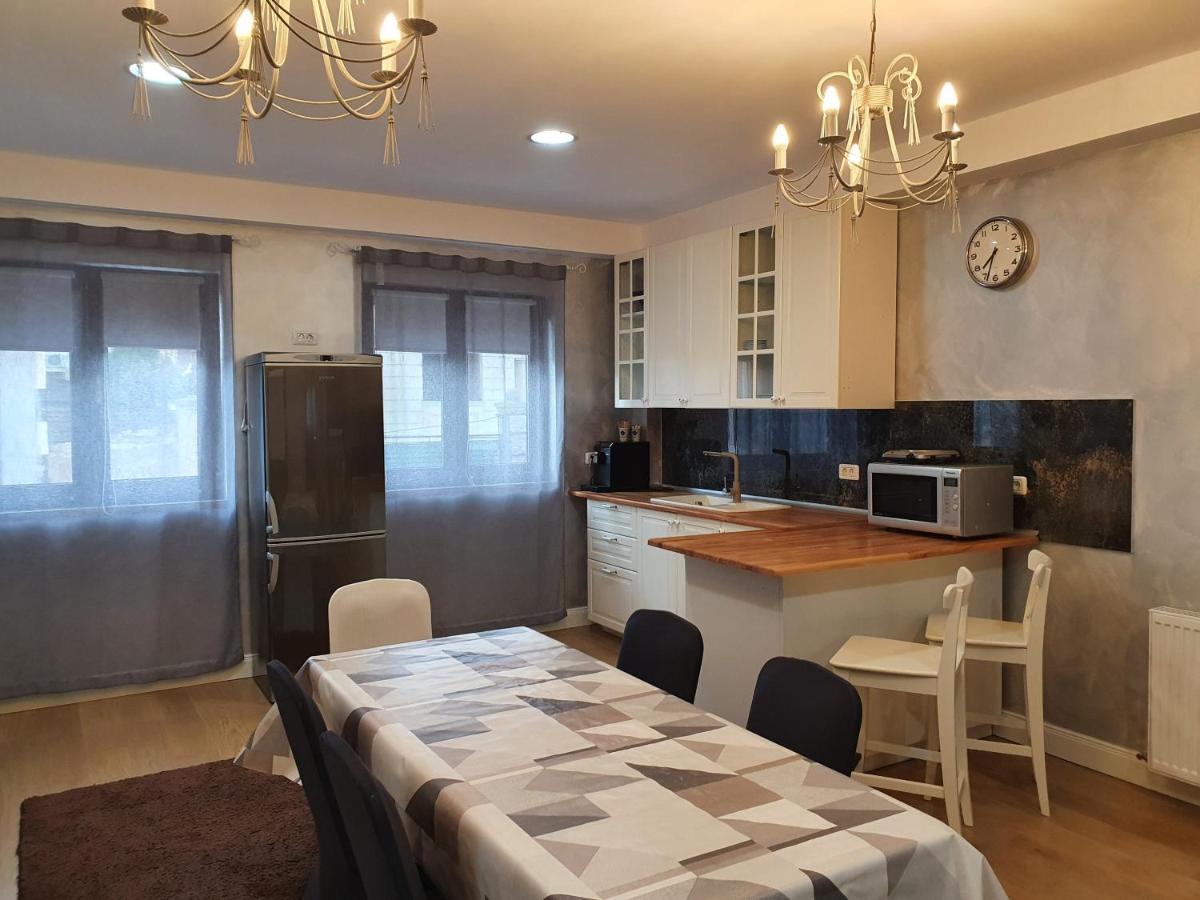 French Boutique Hotel Брашов Екстериор снимка