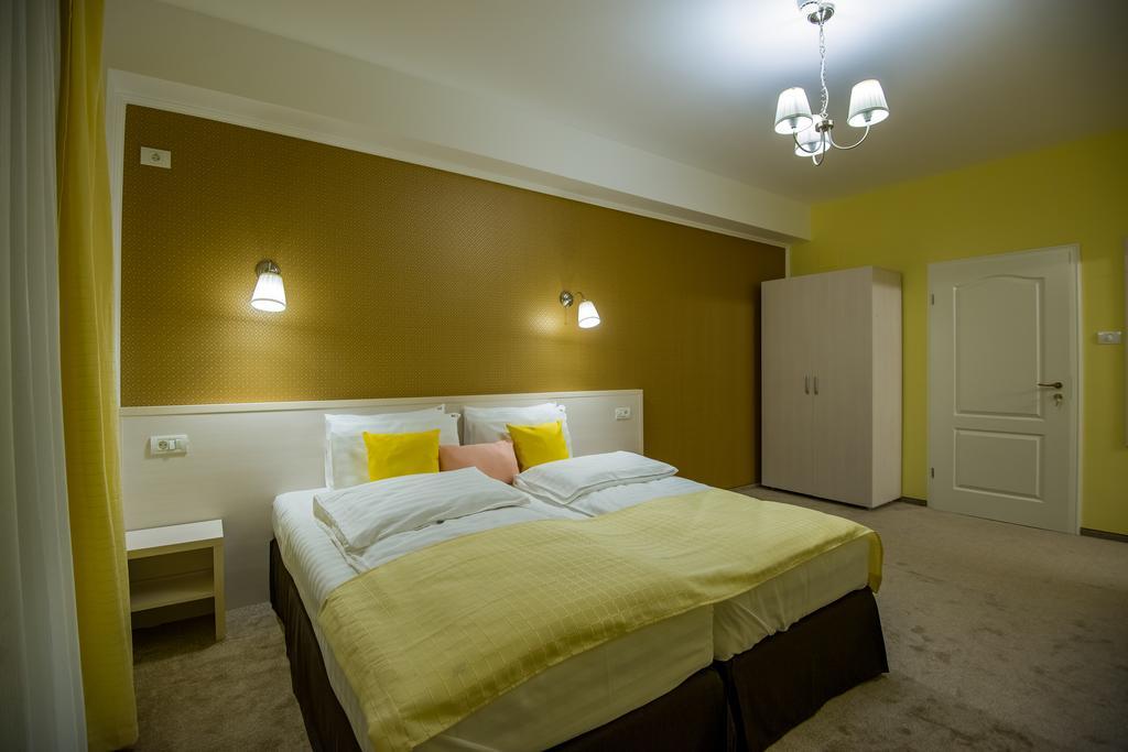 French Boutique Hotel Брашов Екстериор снимка