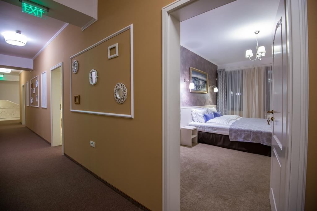 French Boutique Hotel Брашов Екстериор снимка