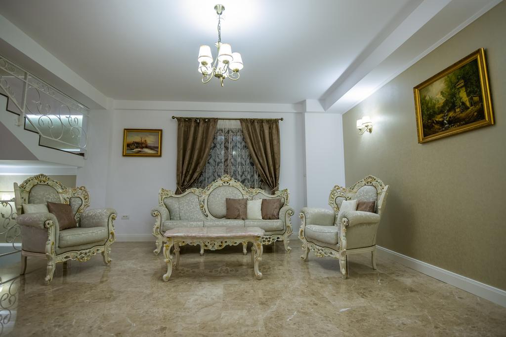 French Boutique Hotel Брашов Екстериор снимка