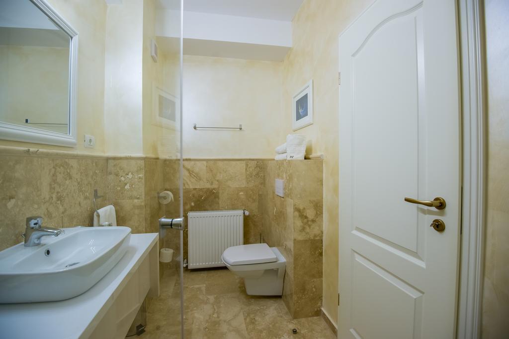 French Boutique Hotel Брашов Екстериор снимка