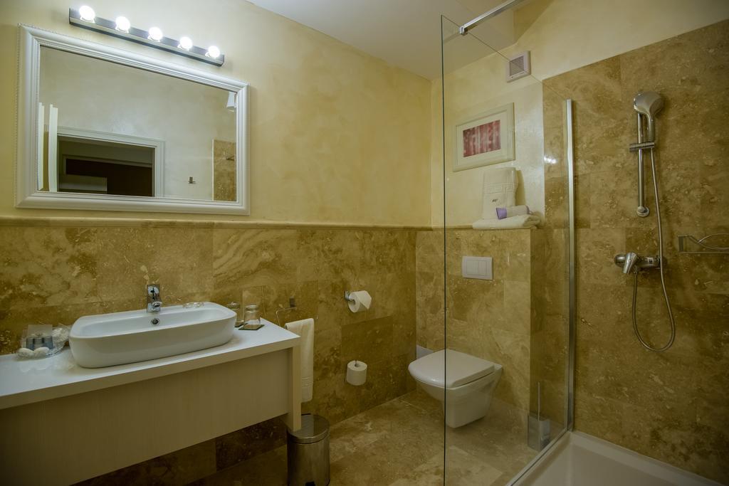 French Boutique Hotel Брашов Екстериор снимка