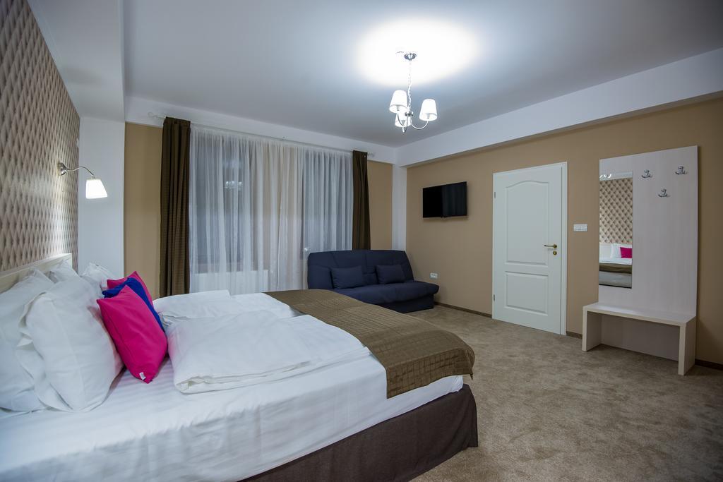 French Boutique Hotel Брашов Екстериор снимка