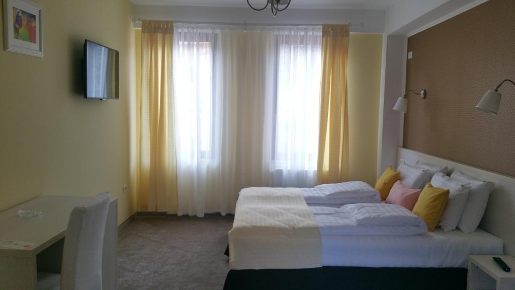 French Boutique Hotel Брашов Екстериор снимка