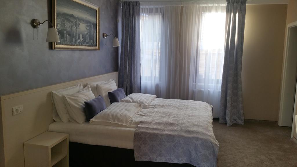 French Boutique Hotel Брашов Екстериор снимка