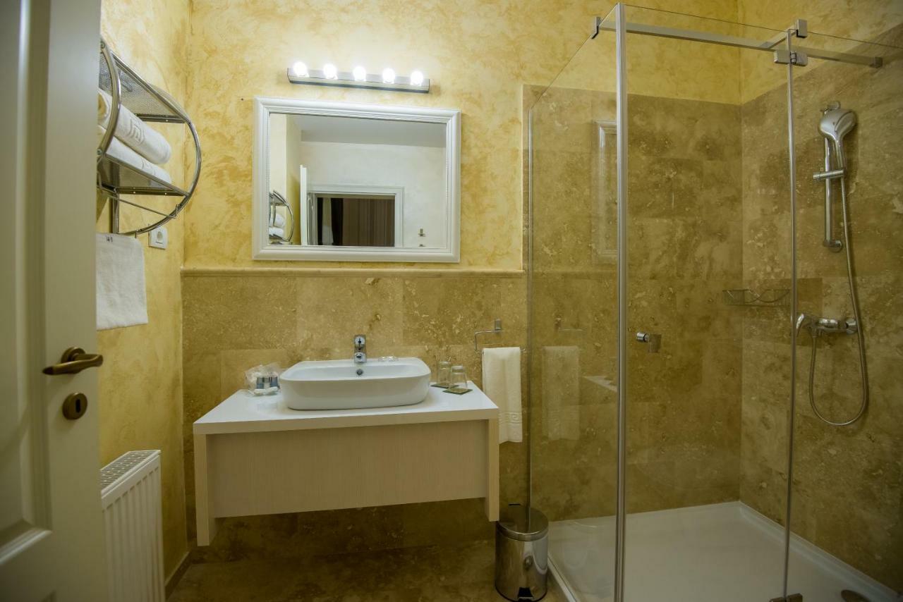 French Boutique Hotel Брашов Екстериор снимка